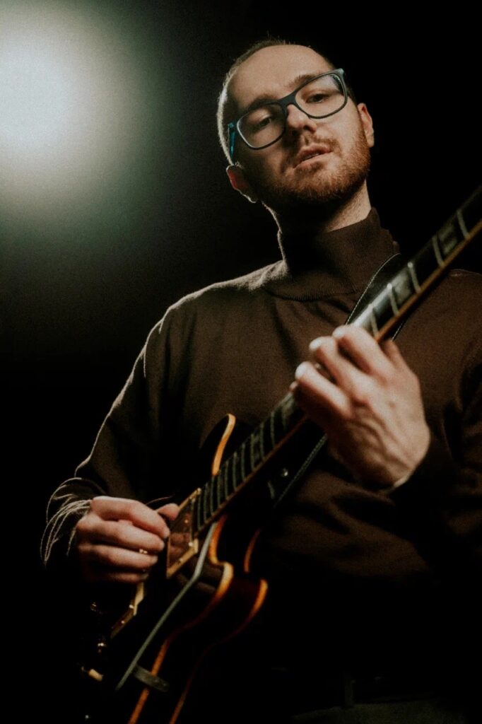 Nikita pedagog po gitare